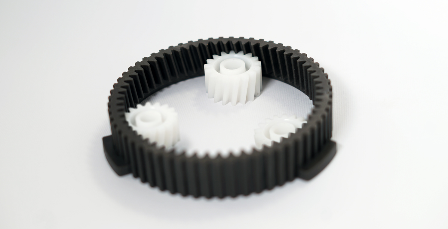 Plastic-front reducer